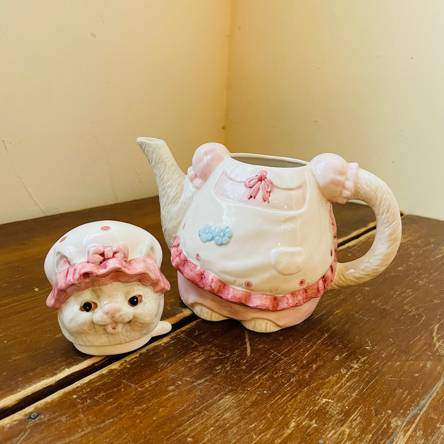 Mrs. Kitty Cat Tea Pot- Vintage