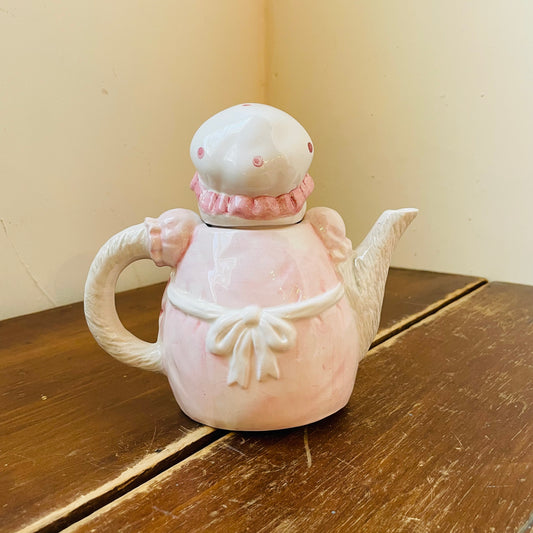 Mrs. Kitty Cat Tea Pot- Vintage