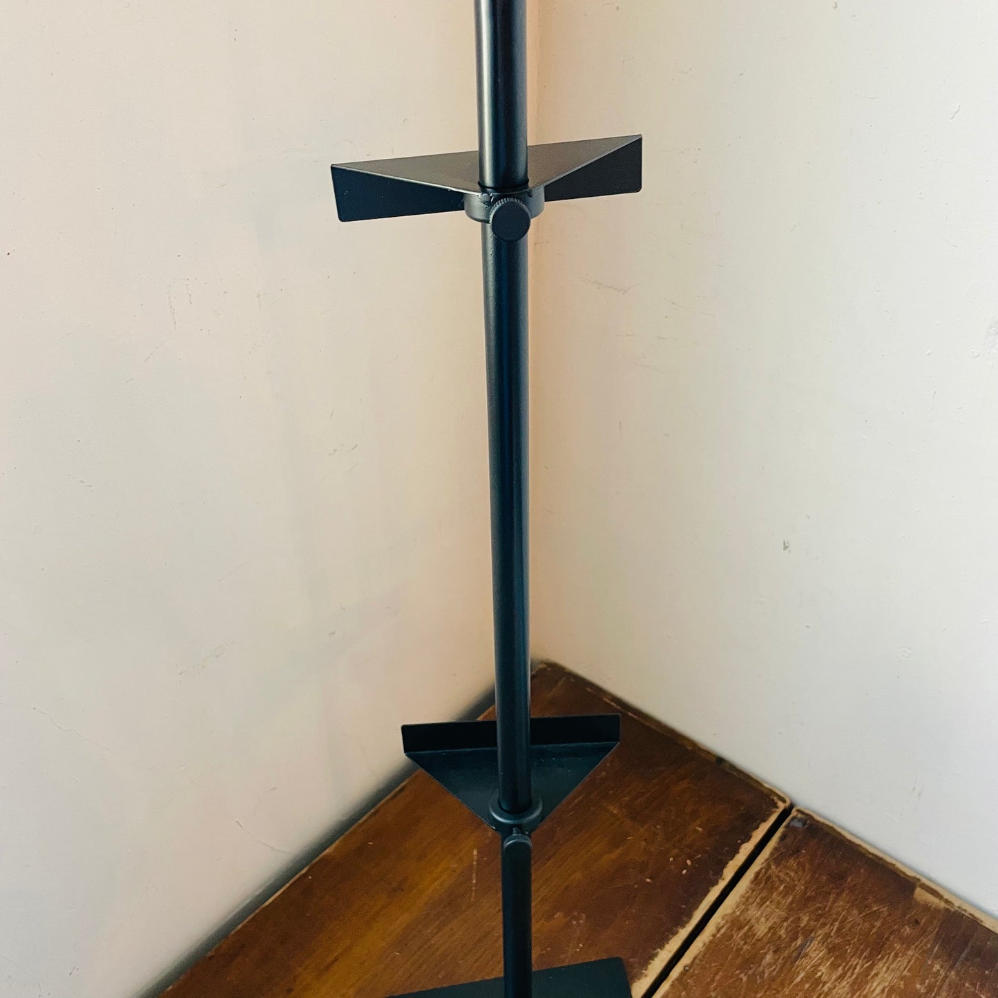Palmera Black Metal Easel