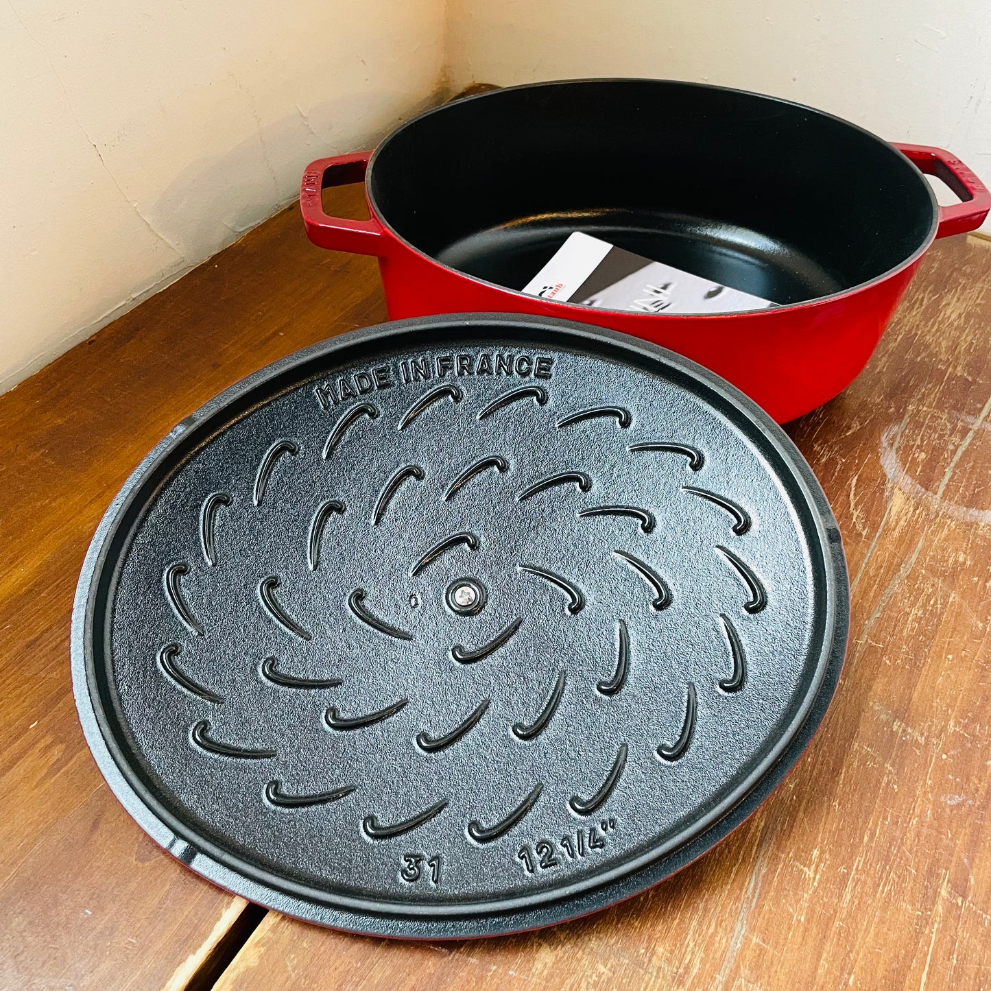 STAUB Cast Iron 6.25-qt Shallow Oval Dutch- Cherry