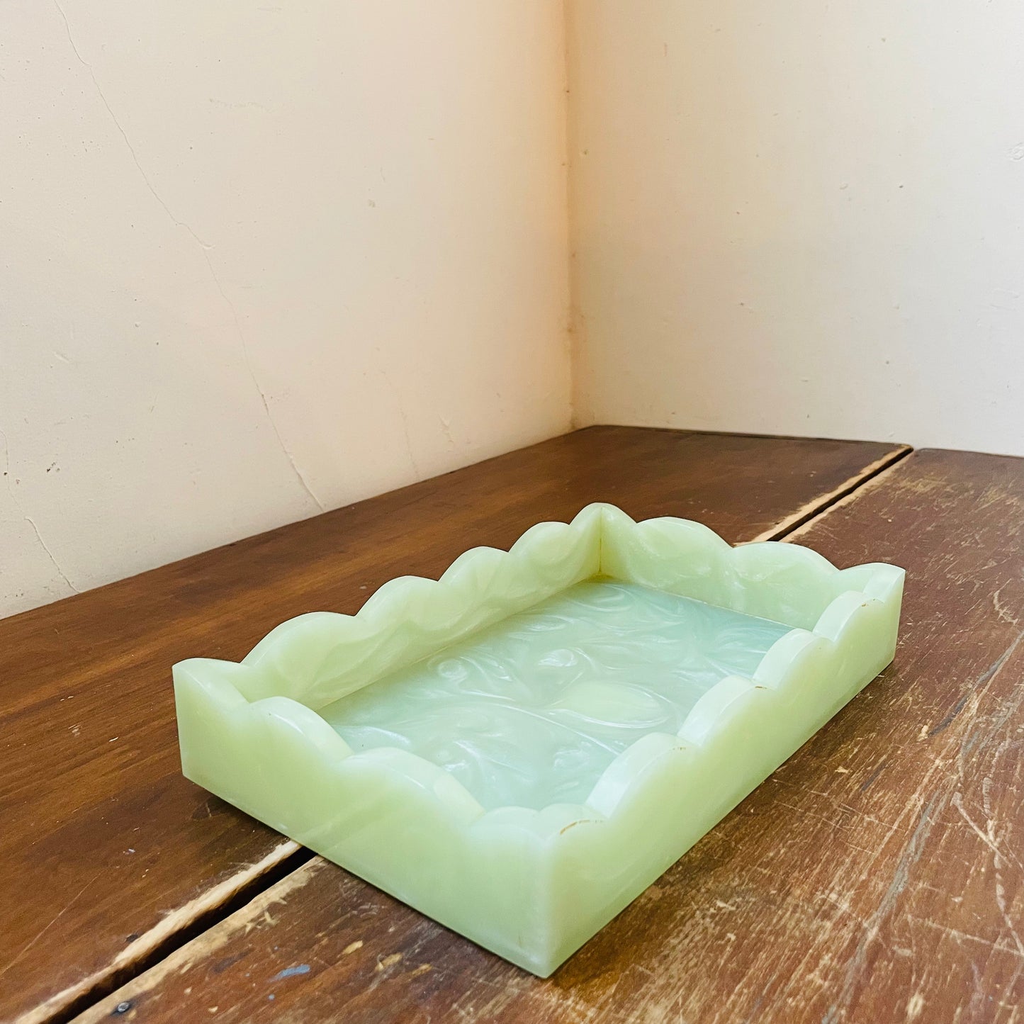 Jadeite Resin Scalloped Tray