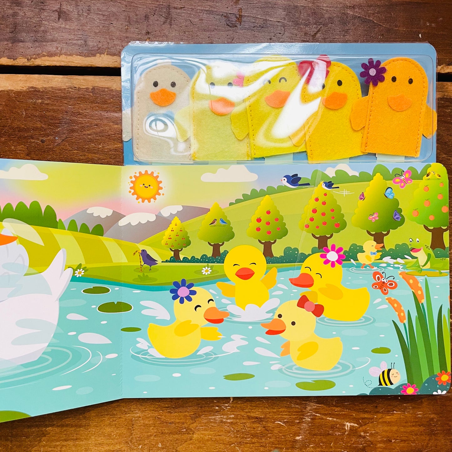 Five Little Ducks Finger Puppet Book