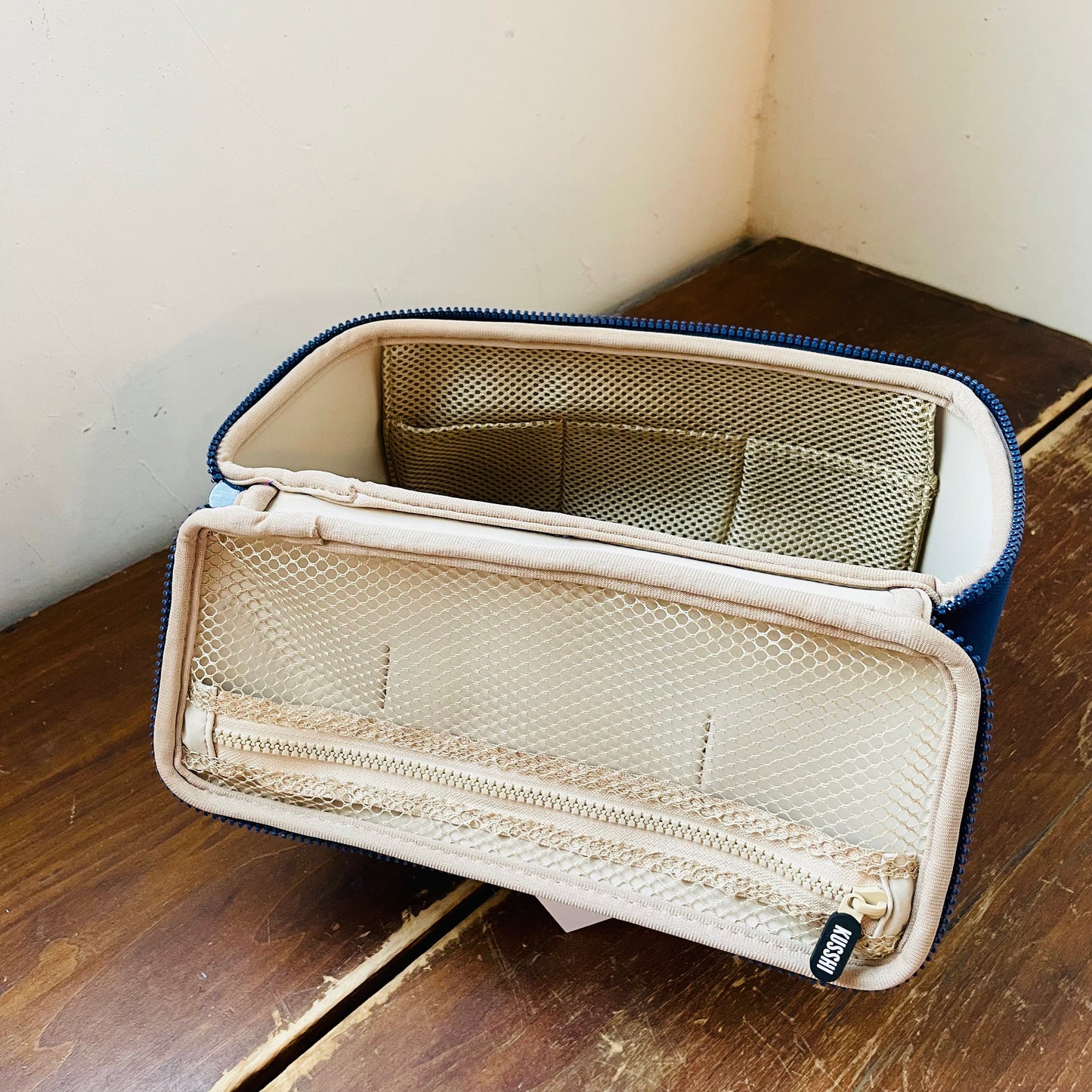 KUSSHI Neoprene Train Case