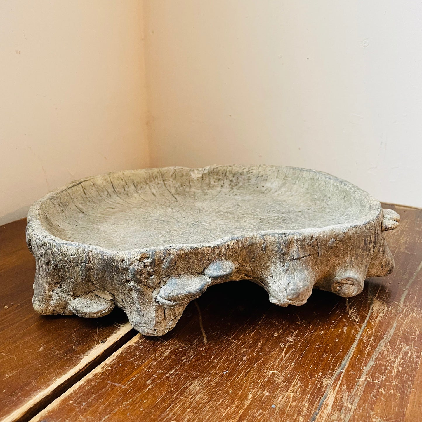 Faux Bois Cement Basin