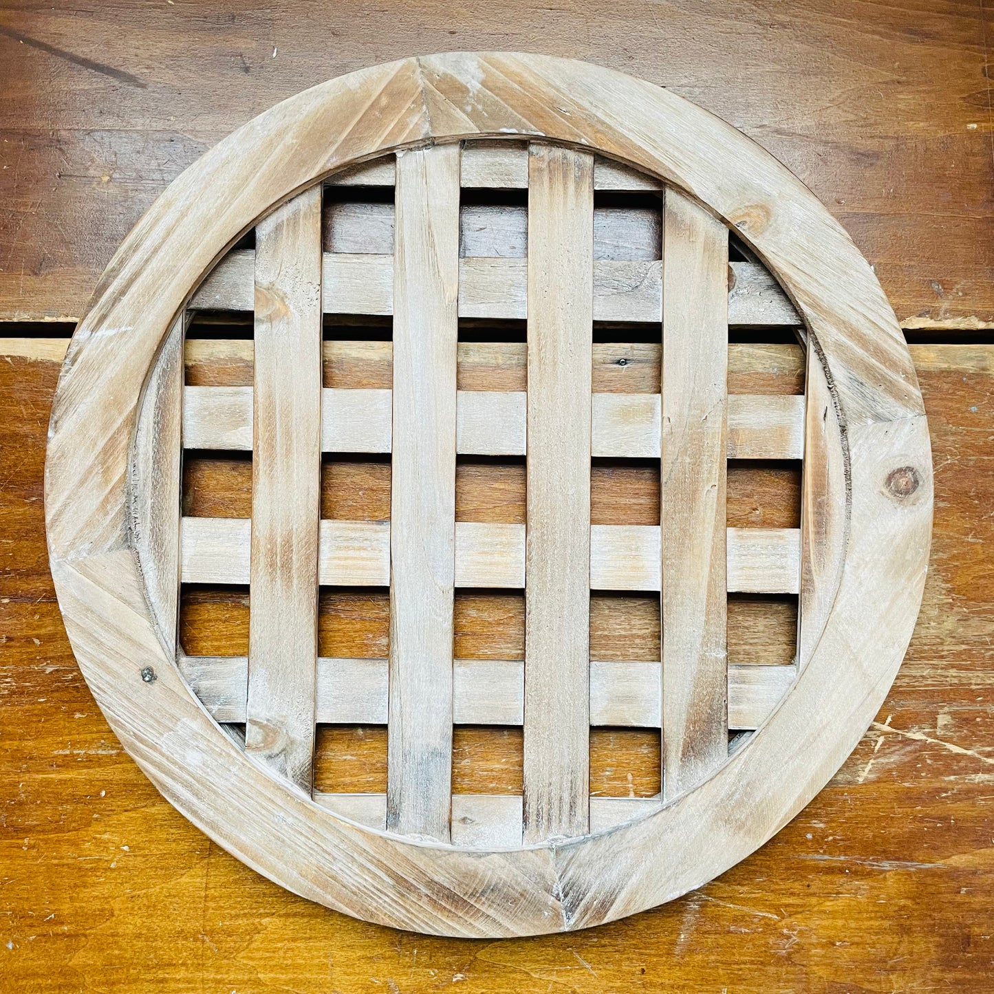 Round Wooden Lattice Charger