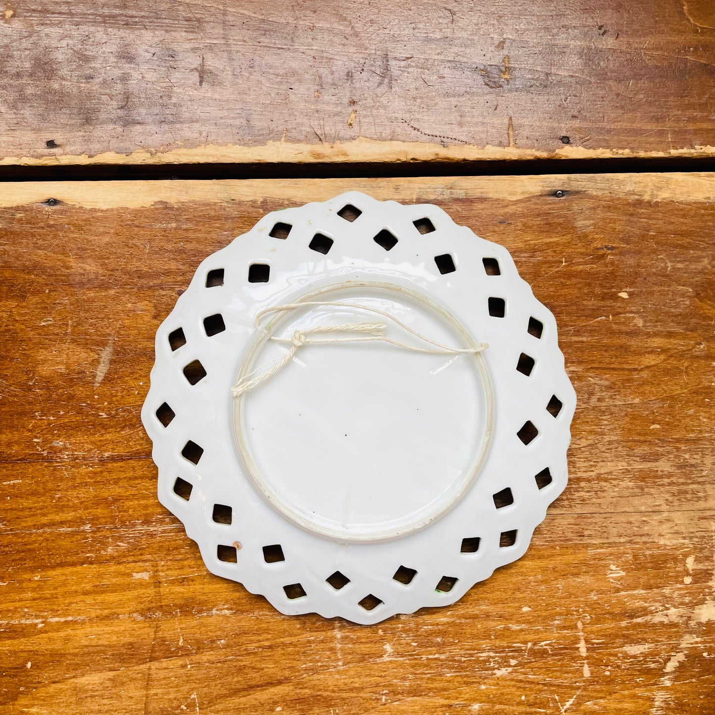 Artmark Fruit Lattice Hanging Plate- Vintage