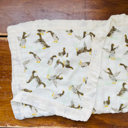 Duck Big Lovey Three-Layer Muslin Blanket
