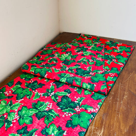 Ivy, Holly & Winter Berry Tablerunner- Vintage