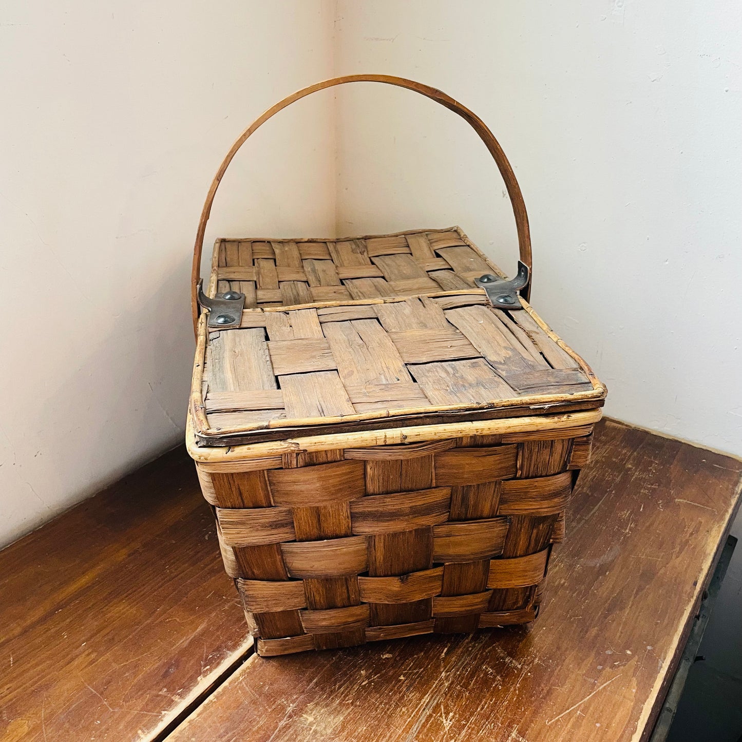 Dark Split Ash Picnic Basket- Vintage