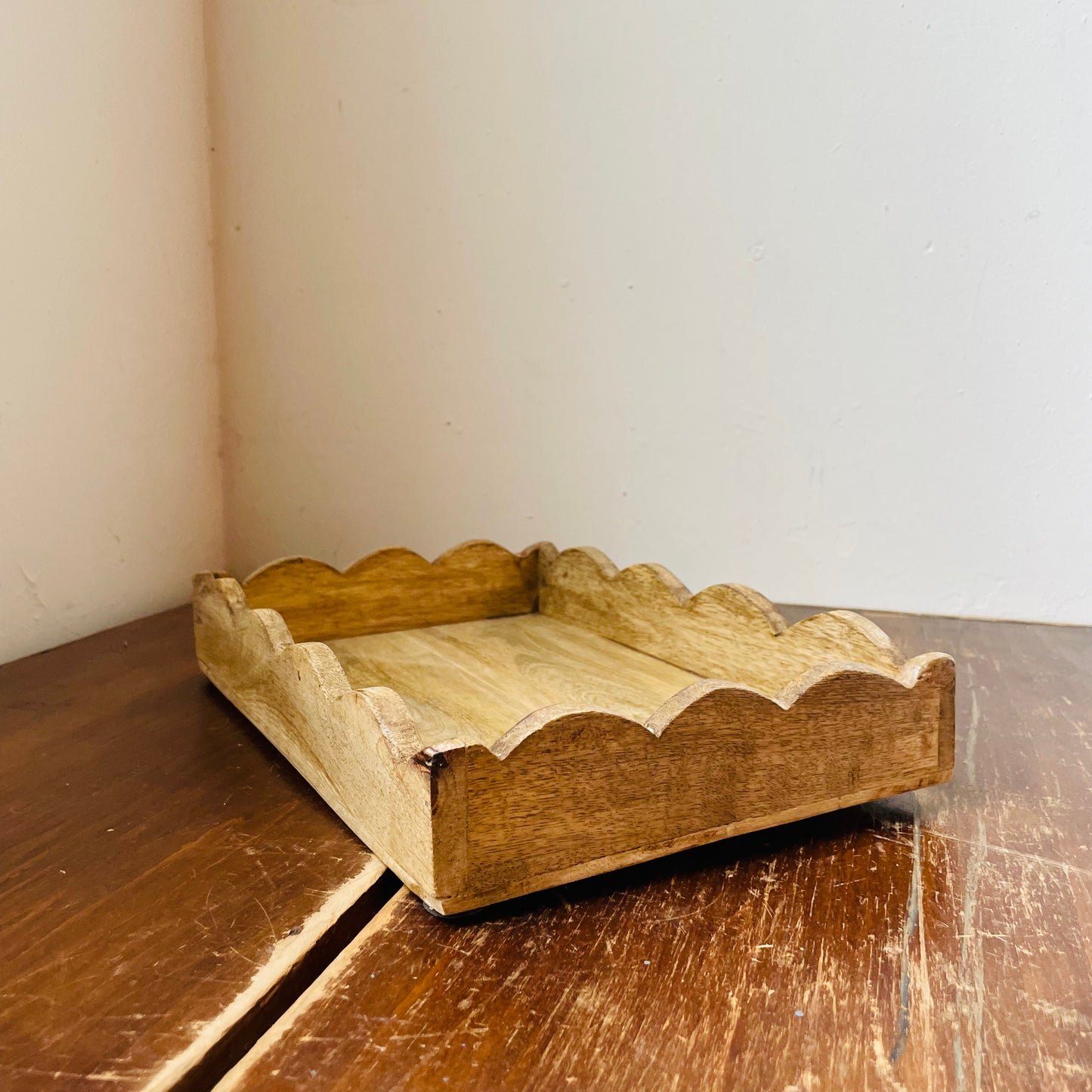 Mineral & Sand Mango Wood Scalloped Tray