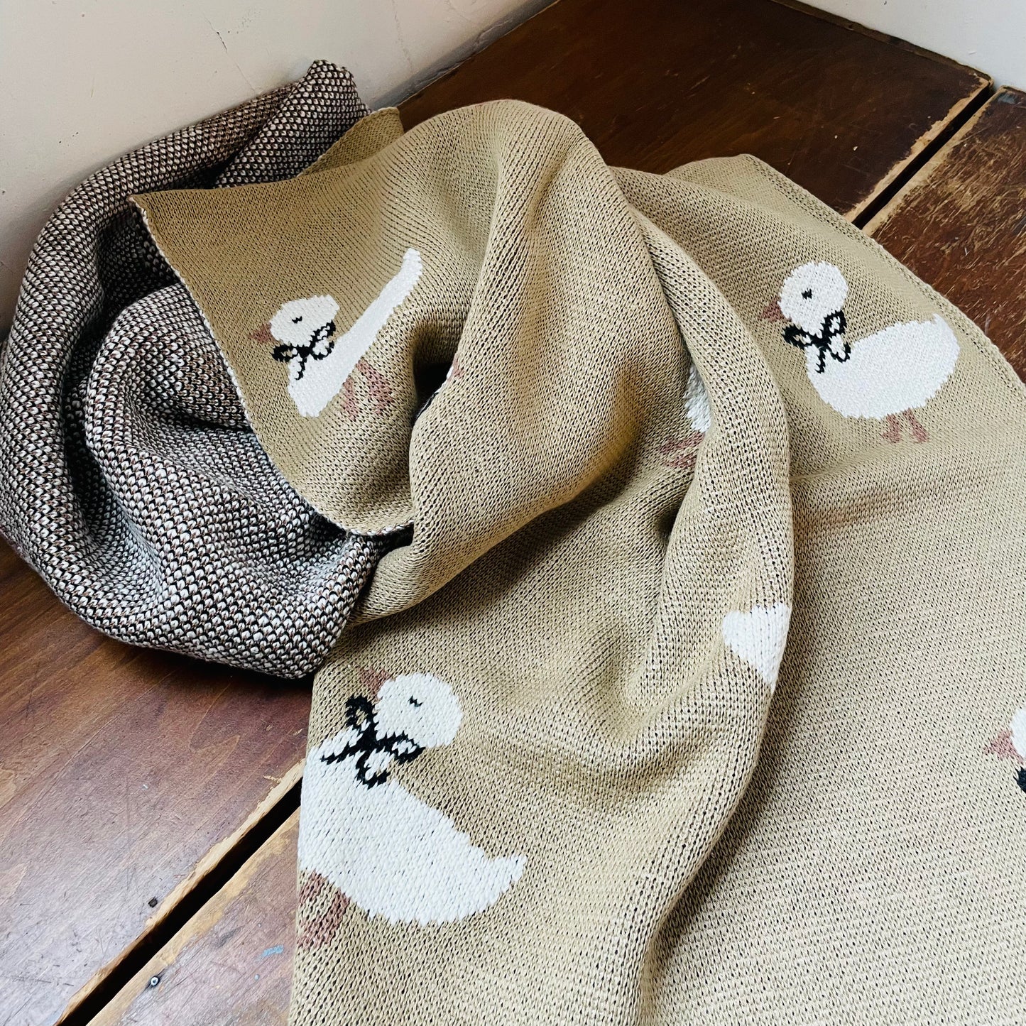 Duckling with Bow Cotton Knit Blanket