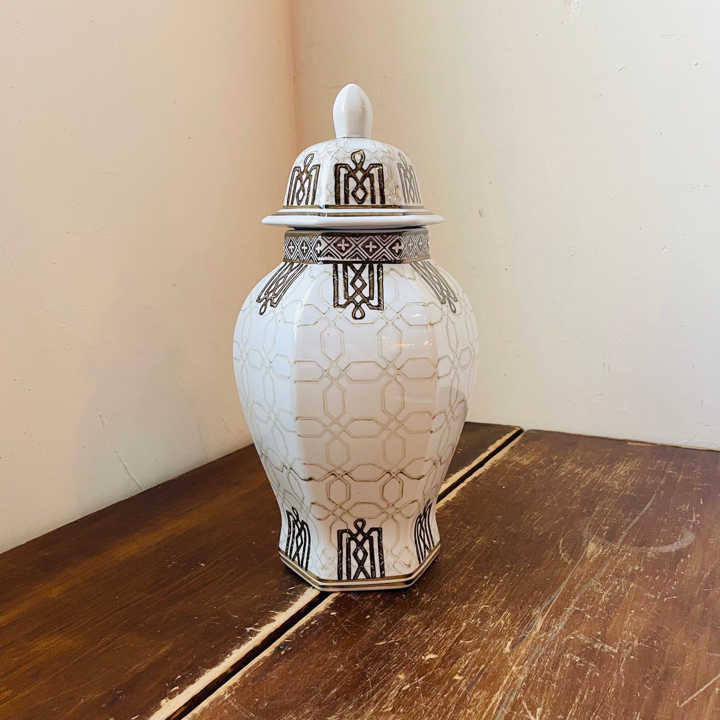 Yona Urn