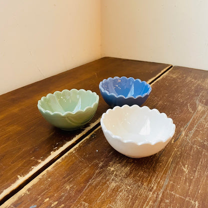 Shoreline Stoneware Scalloped Four Inch Bowl
