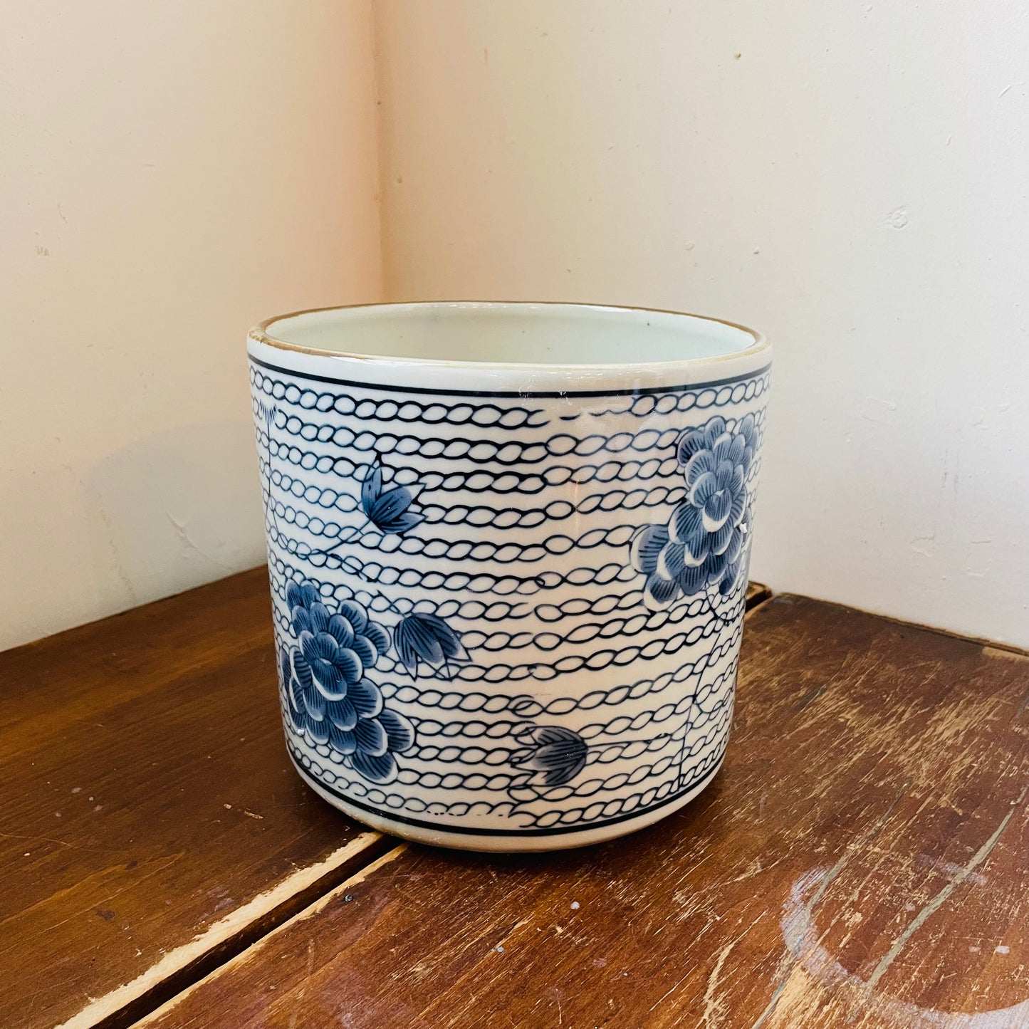Blue and White Chrysanthemum Flower on Chain Pattern Planter