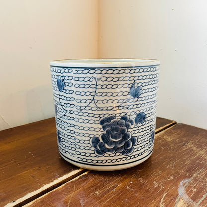 Blue and White Chrysanthemum Flower on Chain Pattern Planter