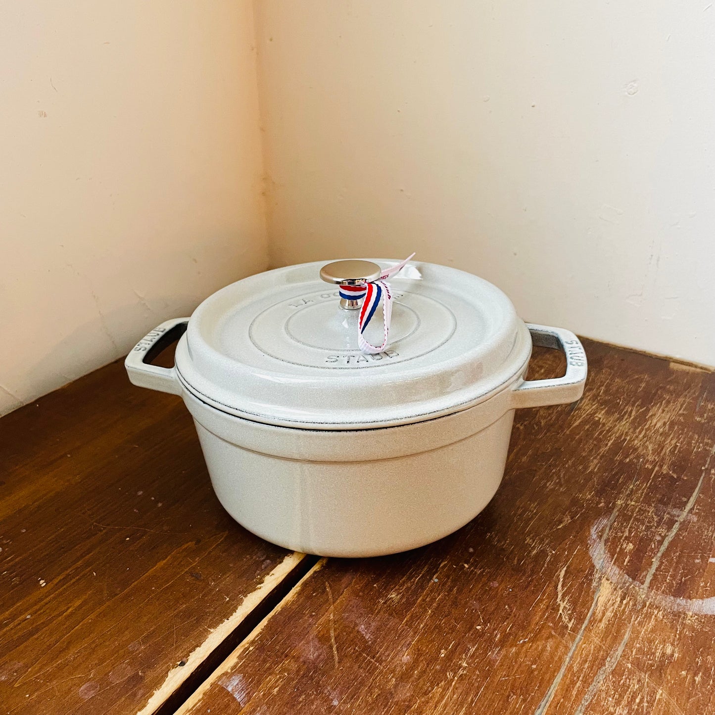 STAUB Cast Iron 2.75-qt Round Cocotte: White Truffle