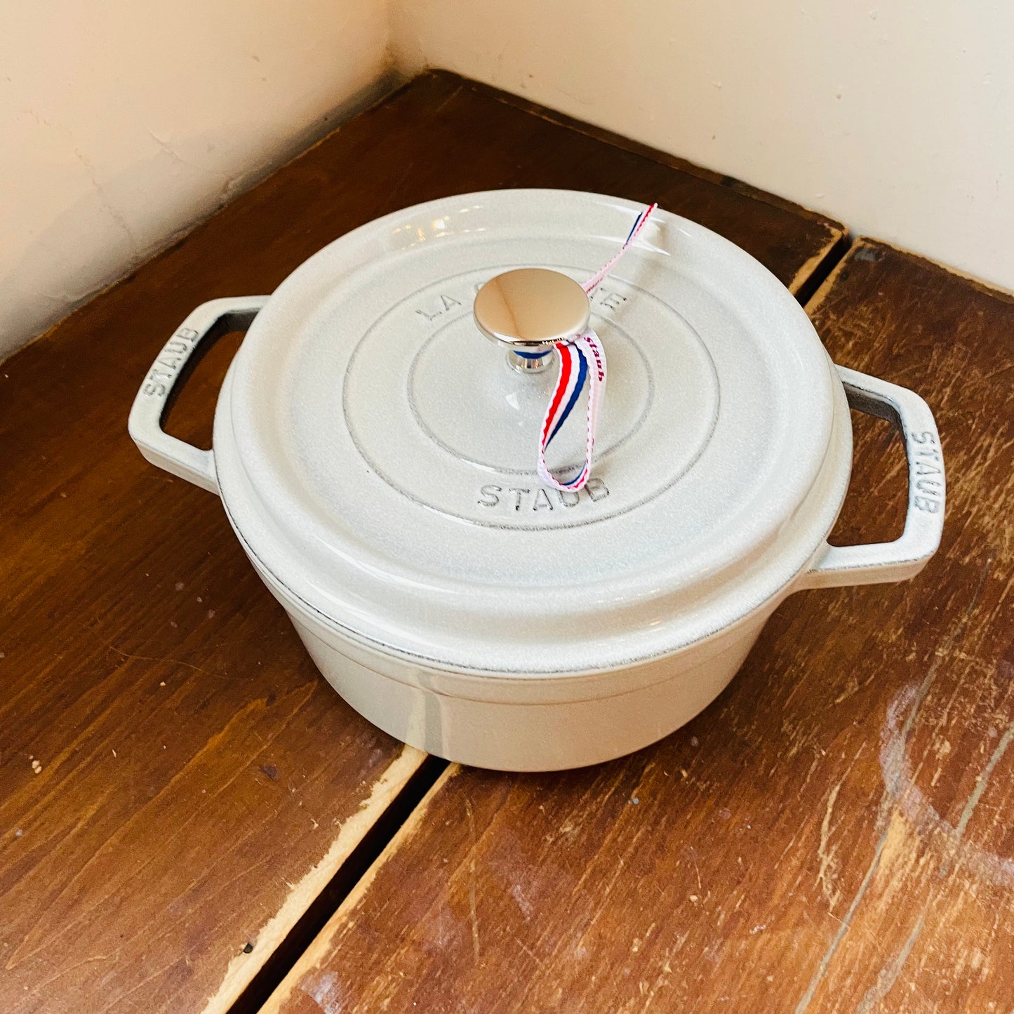 STAUB Cast Iron 2.75-qt Round Cocotte: White Truffle