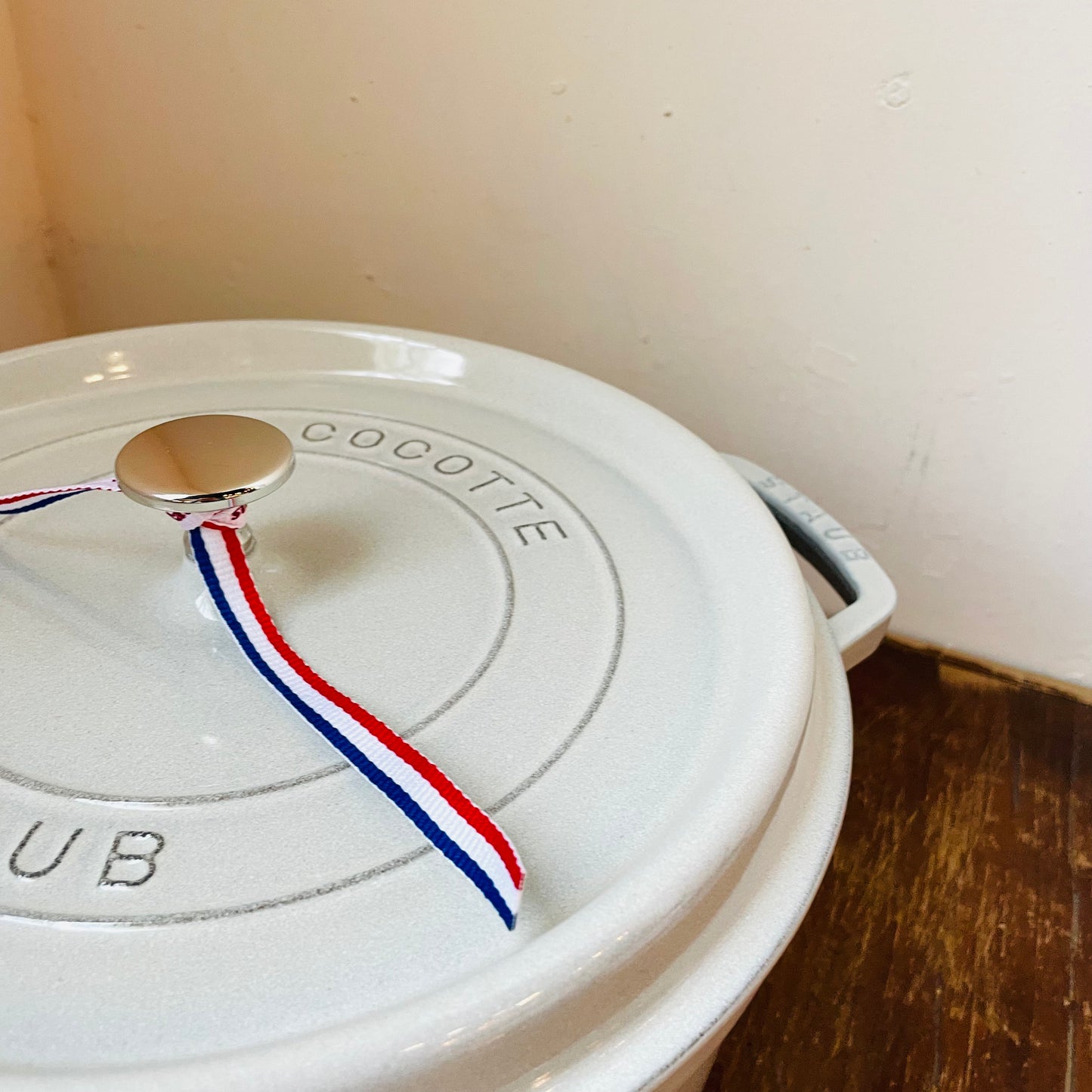 STAUB Cast Iron 7-qt Round Dutch Cocotte: White Truffle