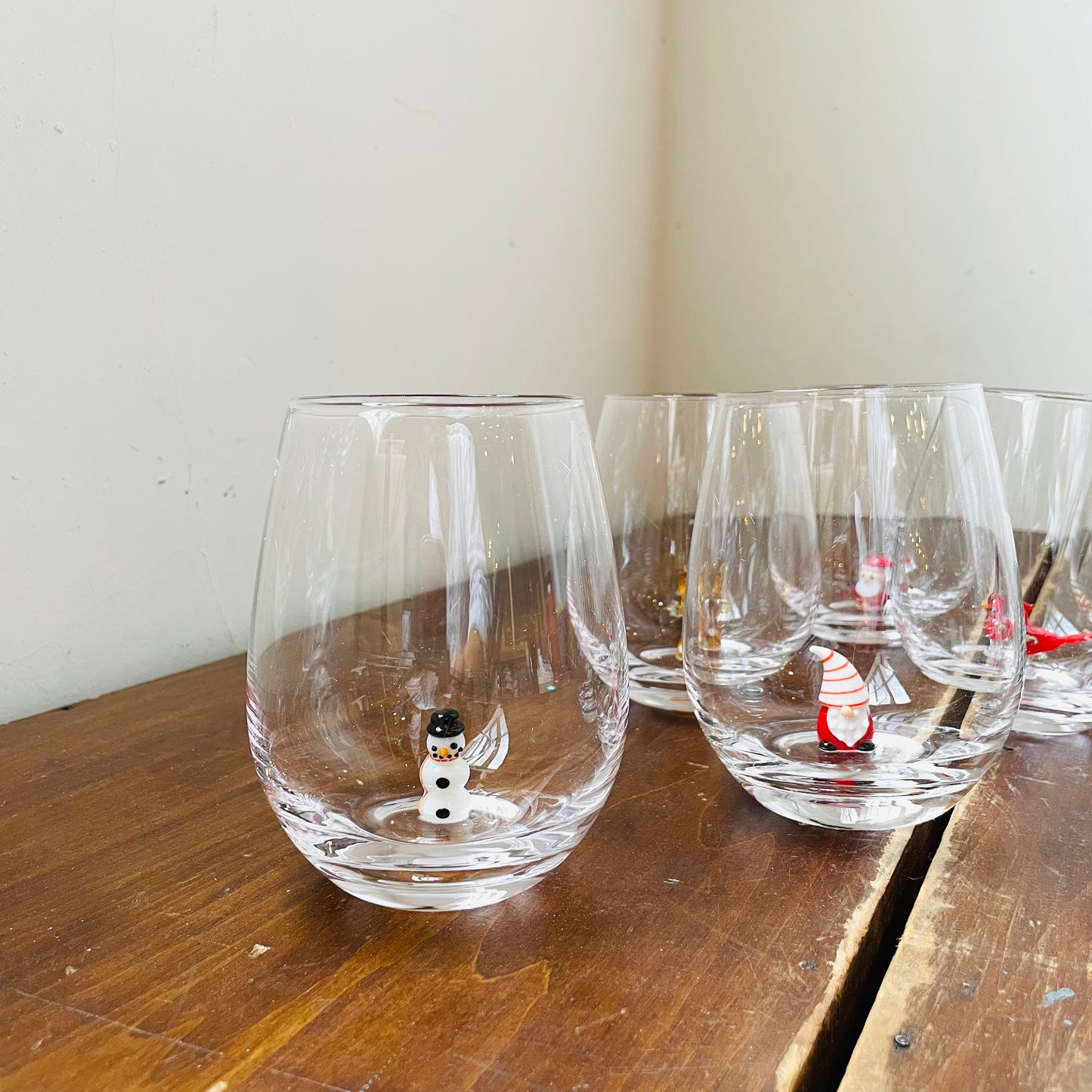 Holiday Figure Stemless Wine Glass