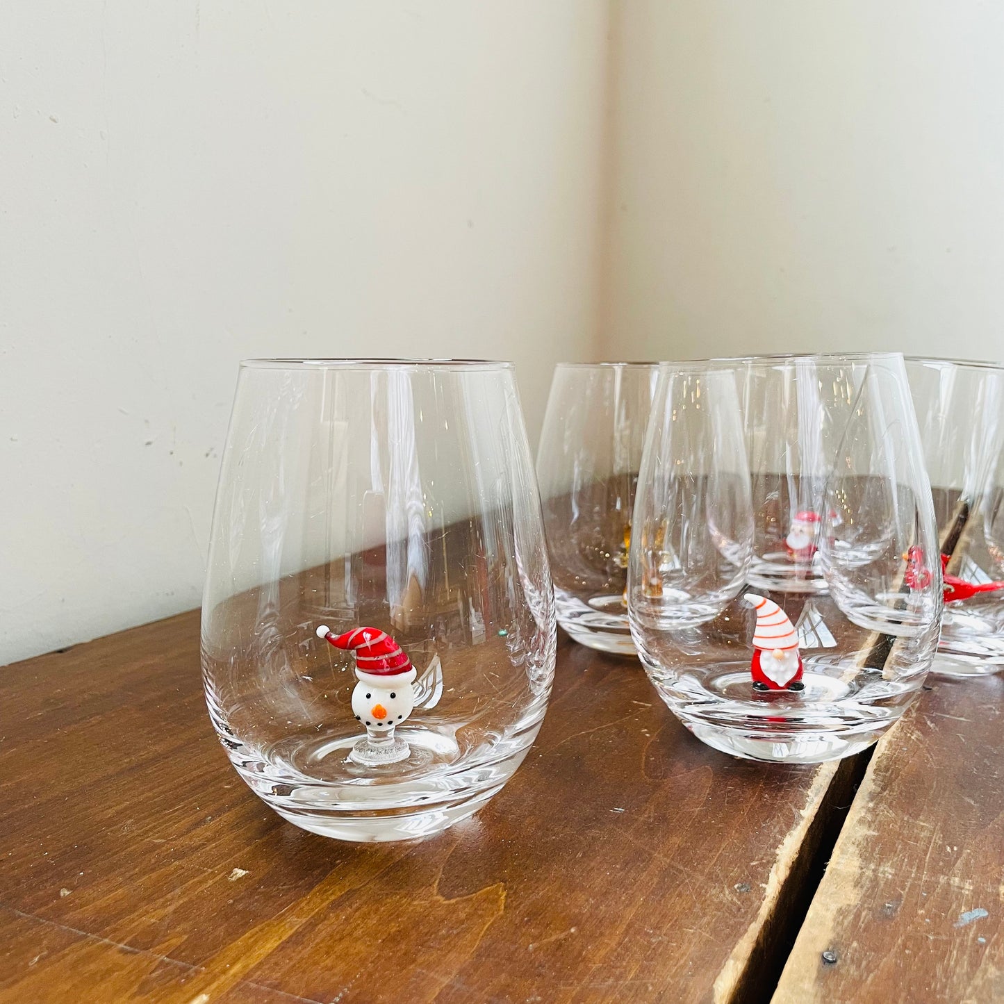 Holiday Figure Stemless Wine Glass