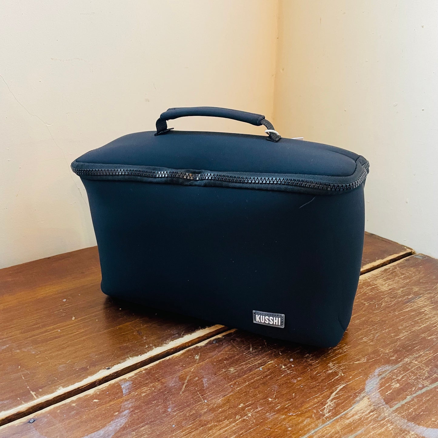 KUSSHI Neoprene Train Case