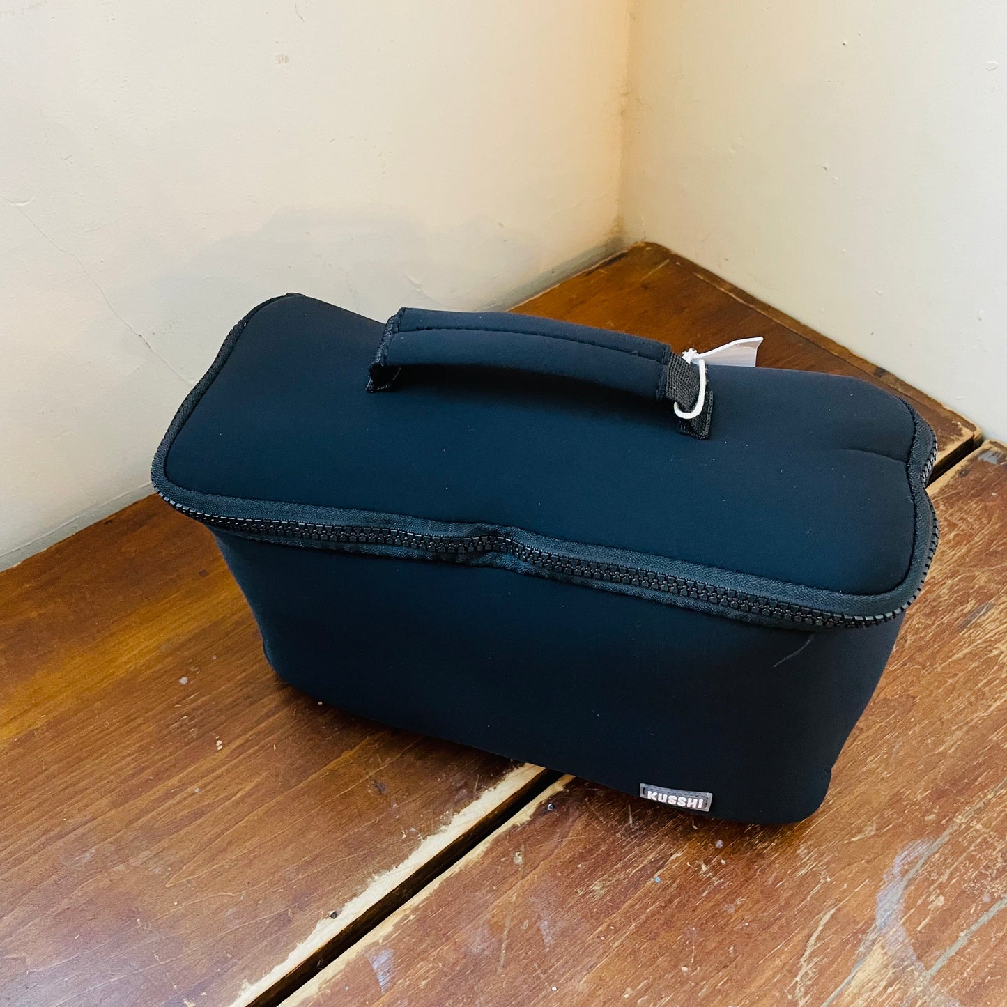 KUSSHI Neoprene Train Case