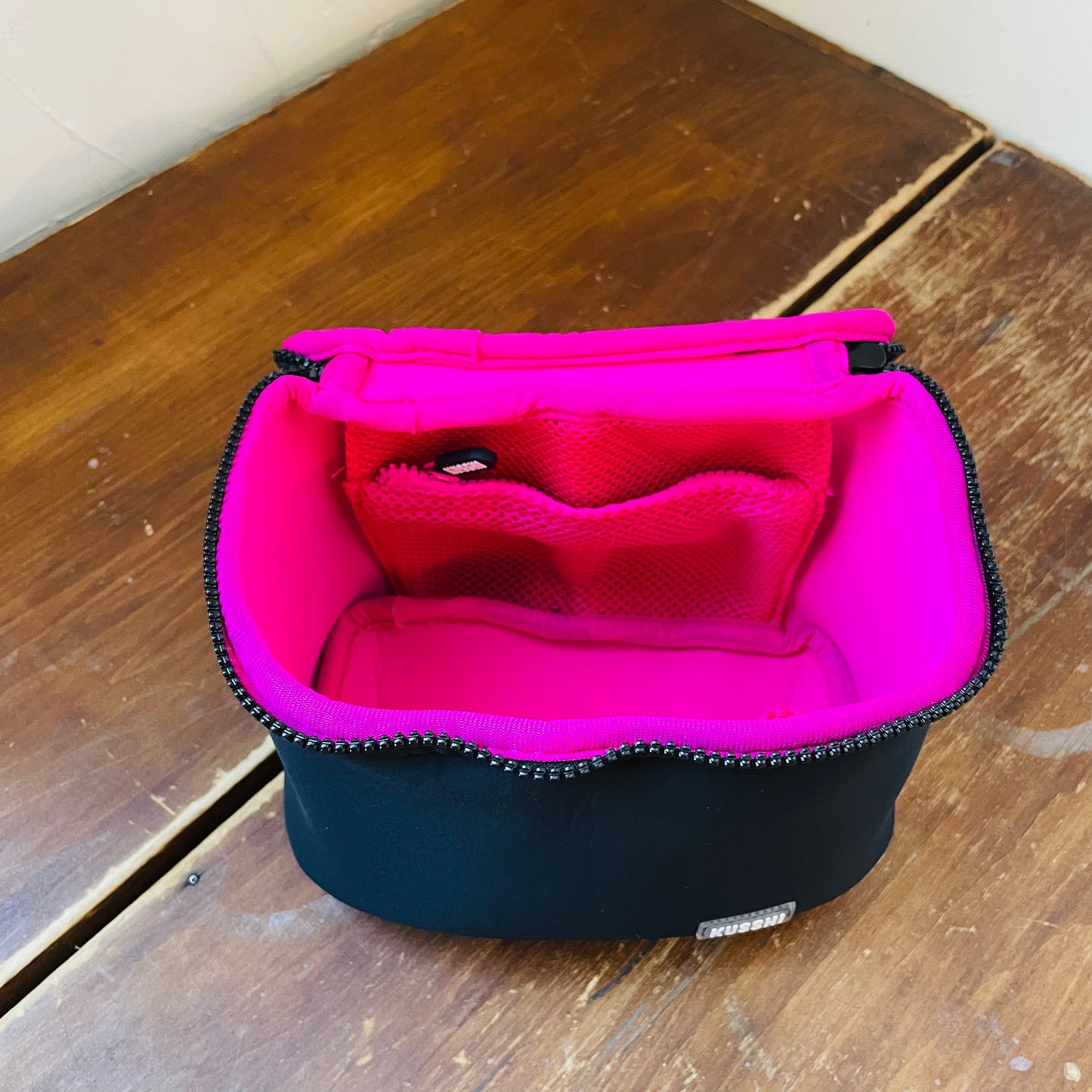KUSSHI Neoprene Train Case