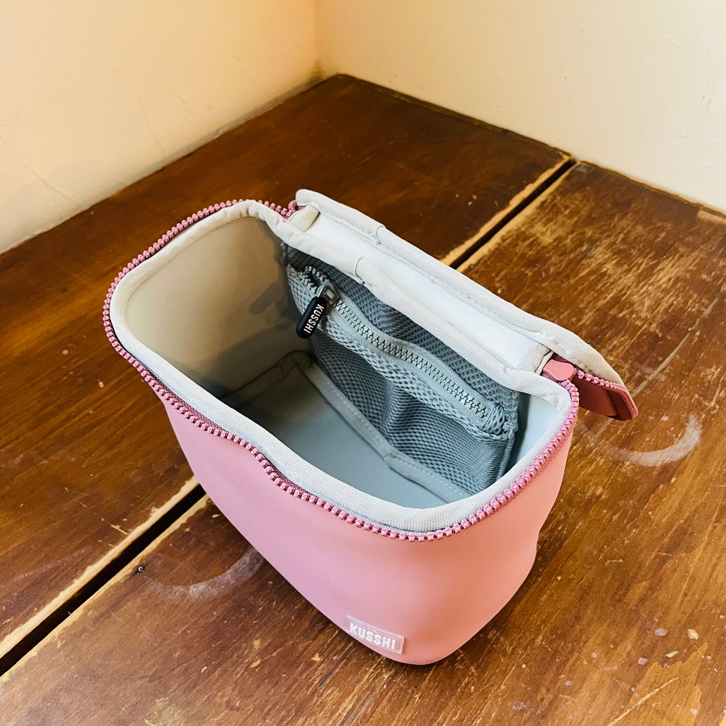 KUSSHI Neoprene Train Case