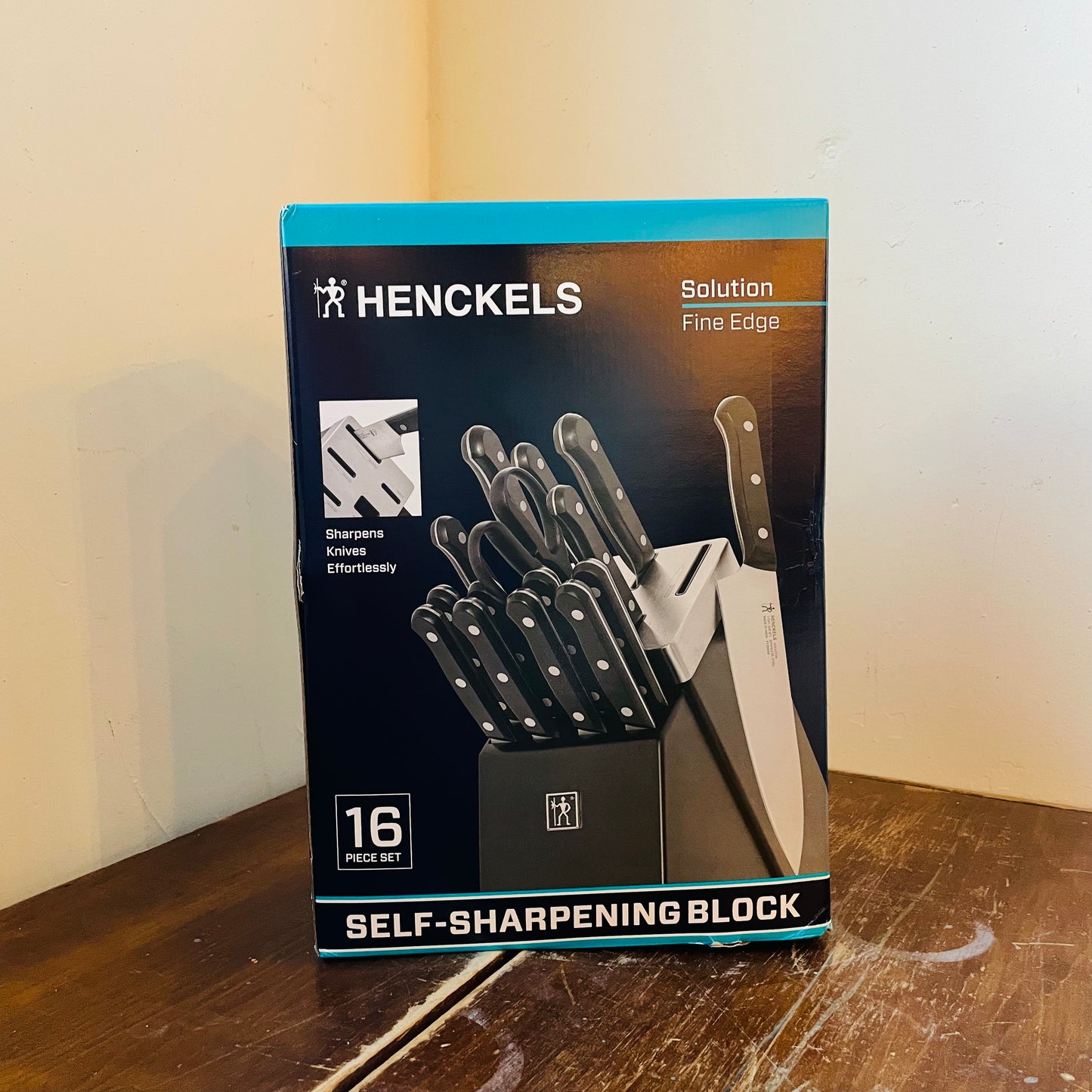 Henckels Solution 16-pc Self-Sharpening Knife Block Set