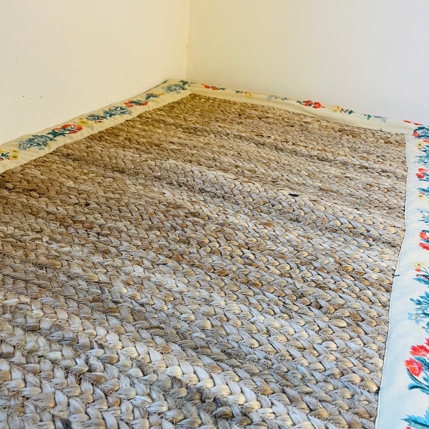 Costa Mughal Rose Jute Rug