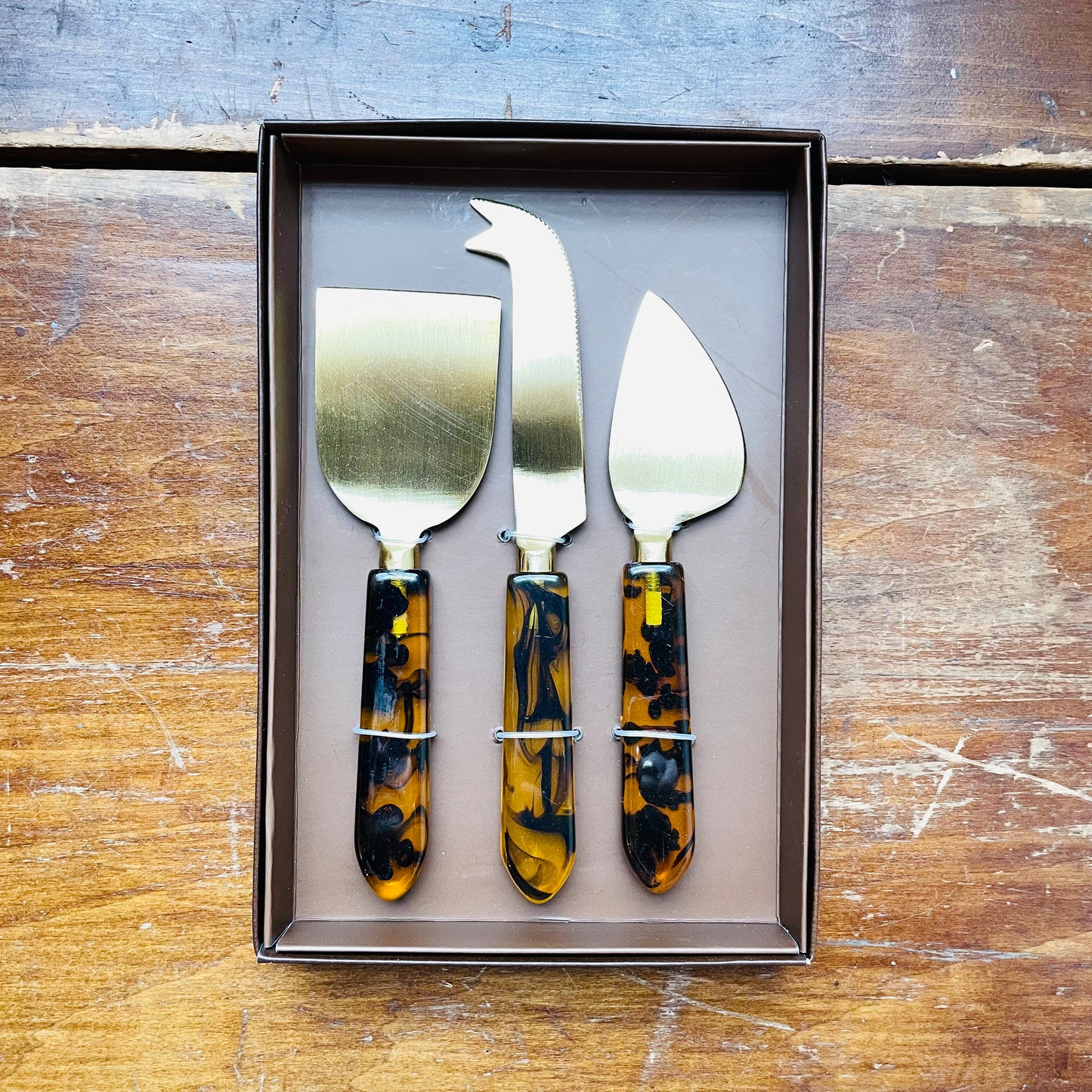 Tortoise Swirl Set of 3 Cheese Knives