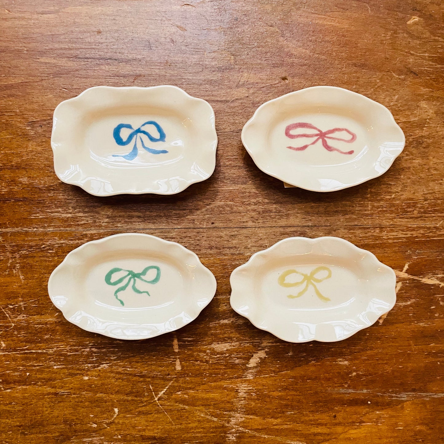 Stoneware Scalloped Dish with Bow