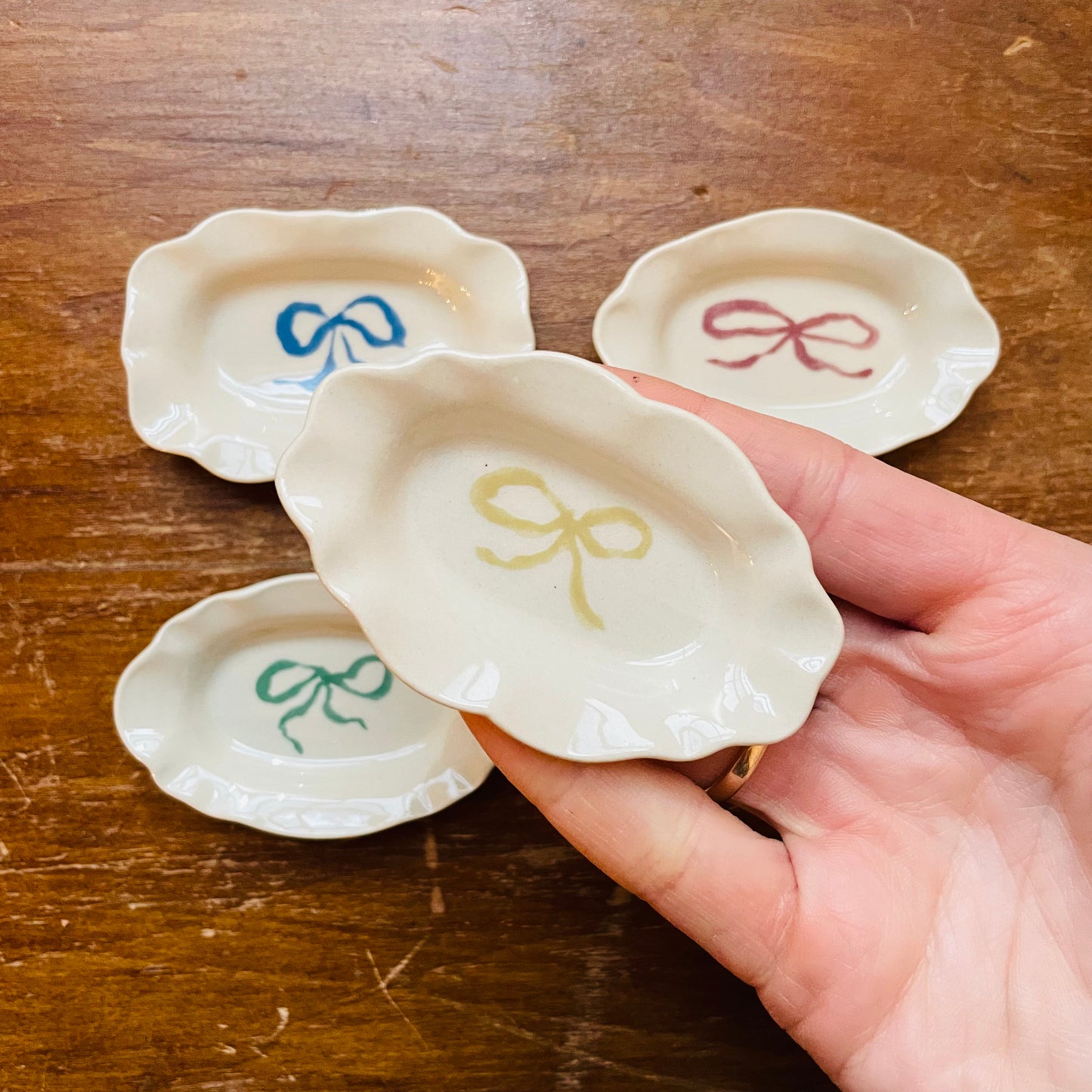 Stoneware Scalloped Dish with Bow