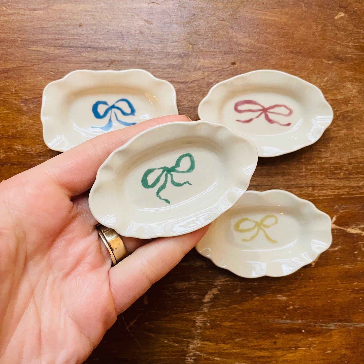 Stoneware Scalloped Dish with Bow