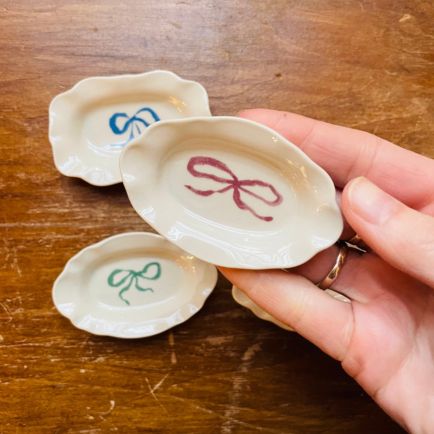 Stoneware Scalloped Dish with Bow