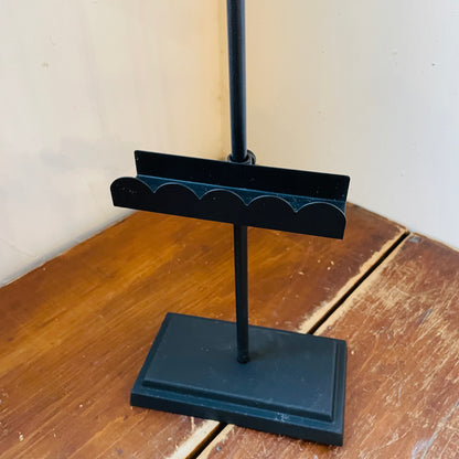 Scalloped Black Adjustable Metal Standing Easel