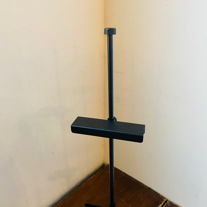 Scalloped Black Adjustable Metal Standing Easel