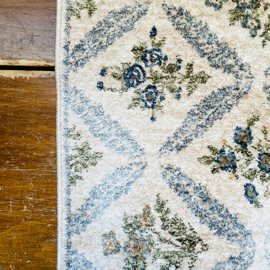 Hastings 2' 3" x 3' 9" Power-Loomed Rug