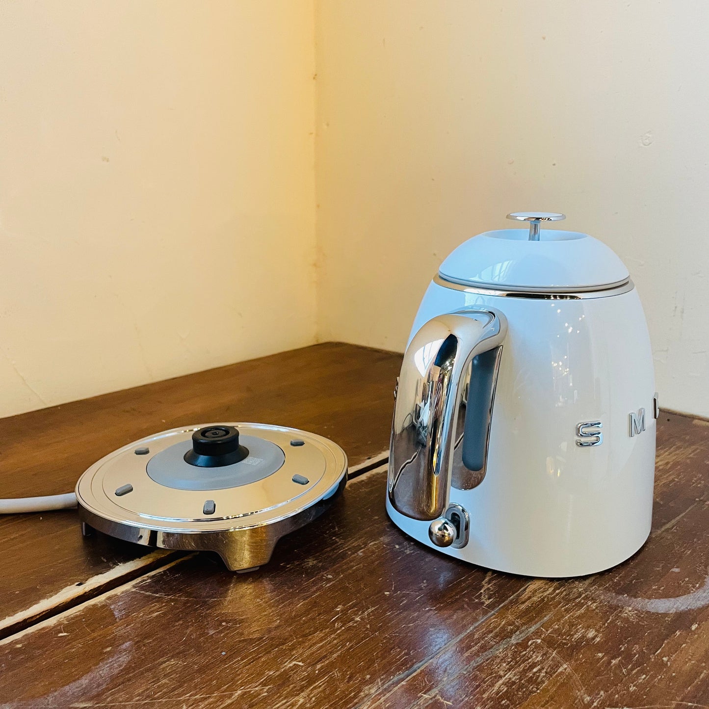SMEG Pastel Blue Electric Kettle