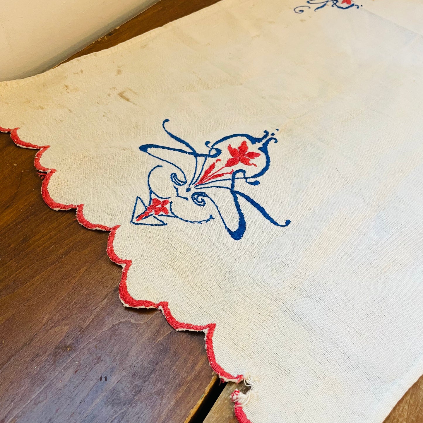 Blue & Red embroidered linen- Vintage