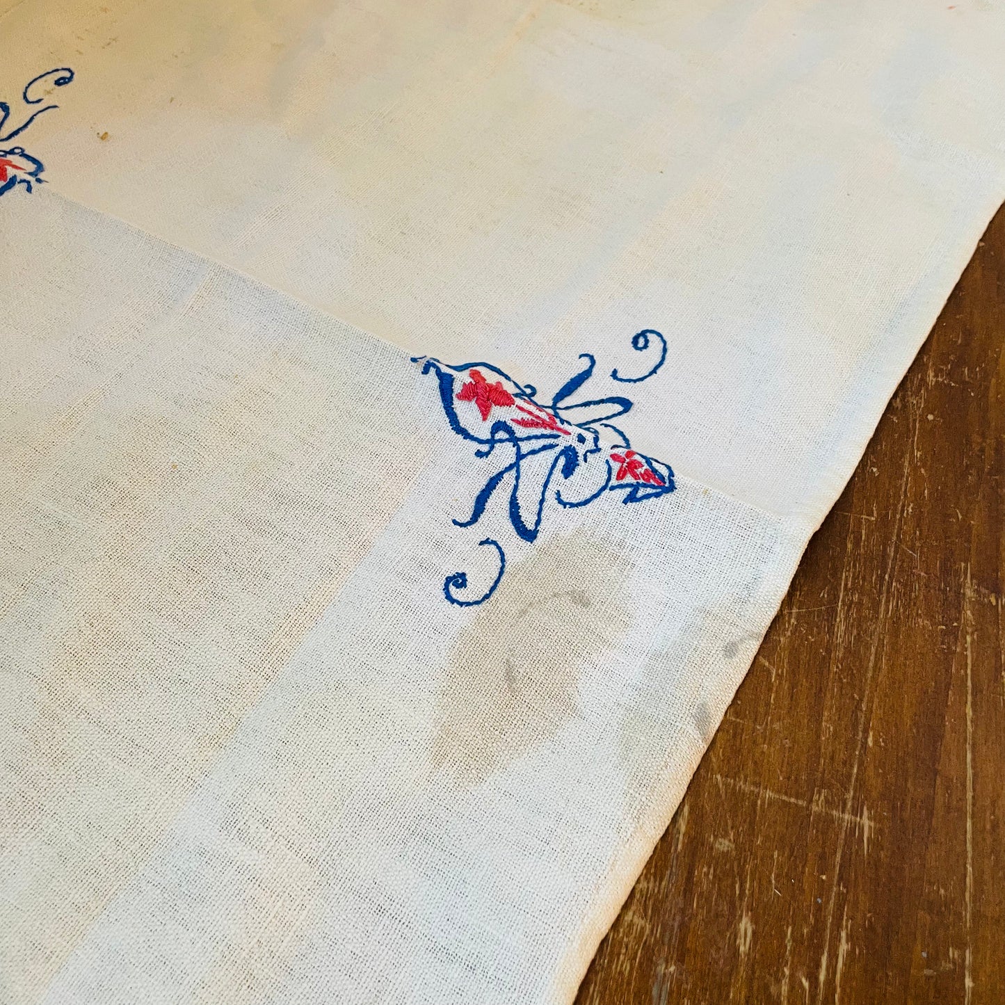 Blue & Red embroidered linen- Vintage