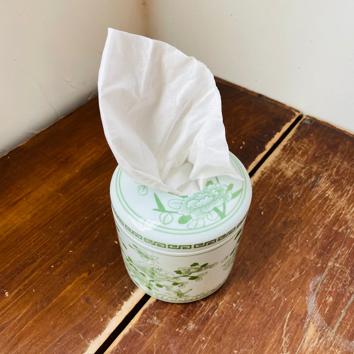 The Jade Tissue Vessel