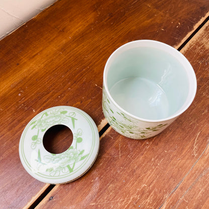 The Jade Tissue Vessel