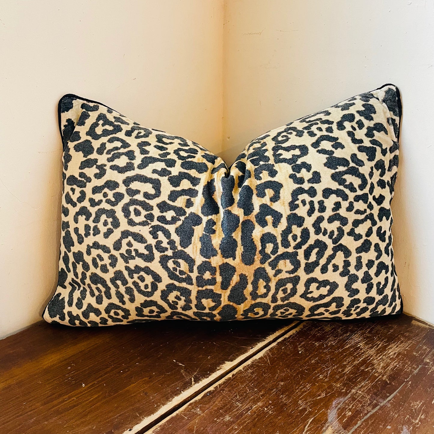 Jaguar Pattern Velvet Lumbar Pillow
