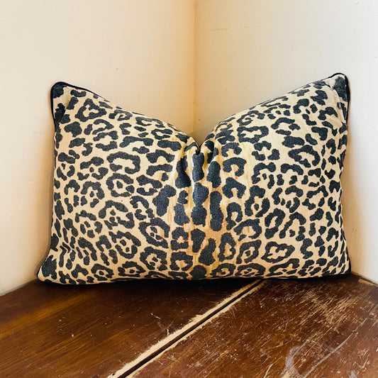 Jaguar Pattern Velvet Lumbar Pillow