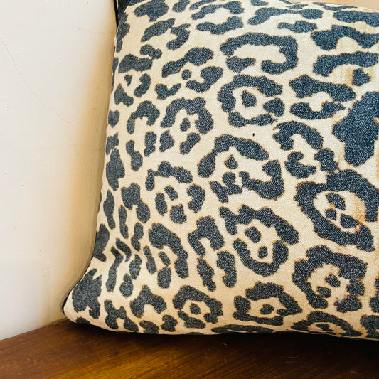 Jaguar Pattern Velvet Lumbar Pillow