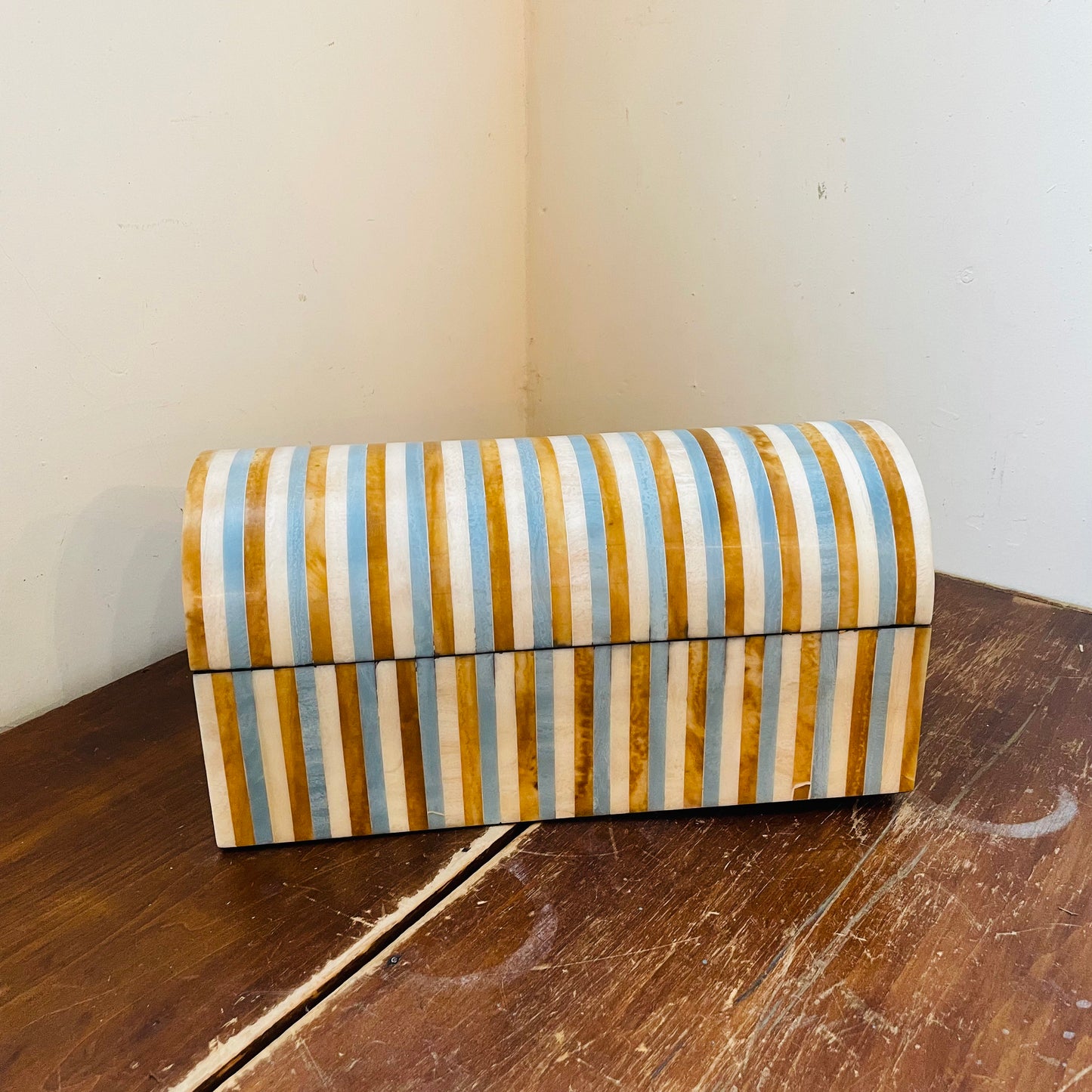 Daxton Arched Box