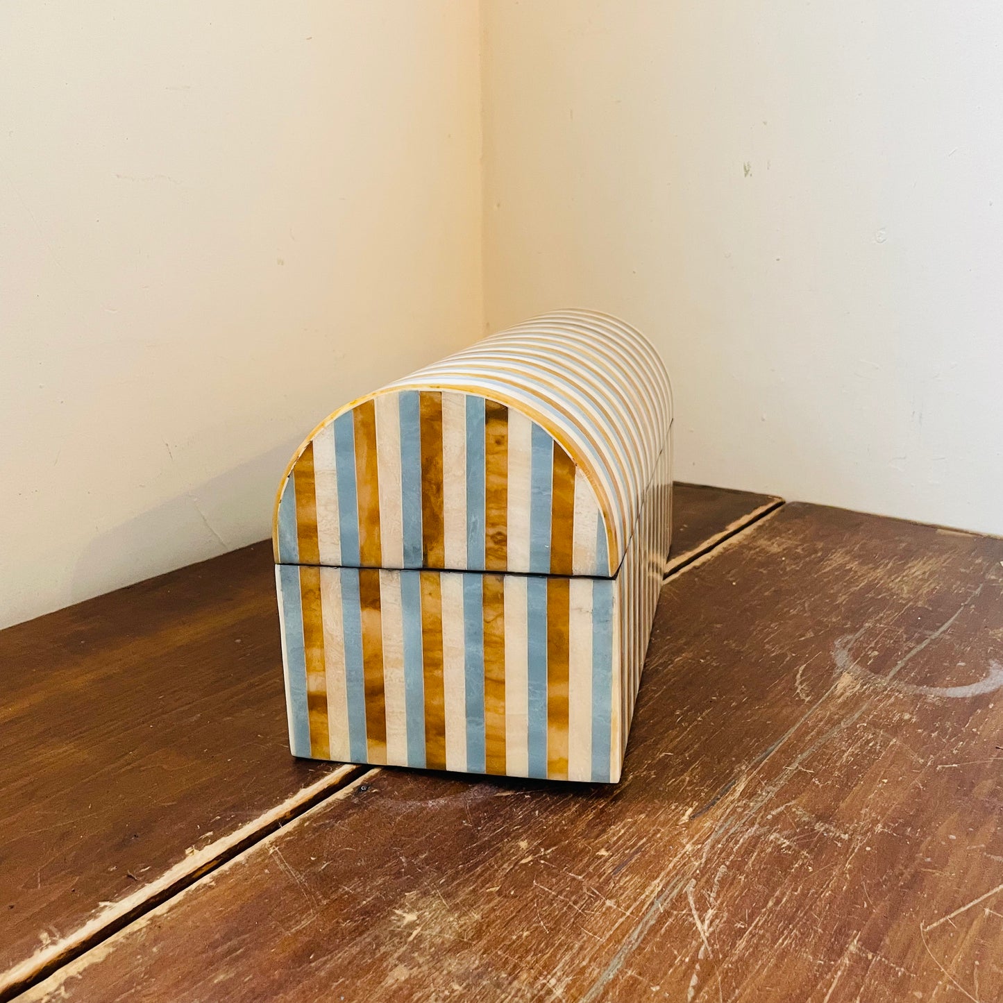Daxton Arched Box