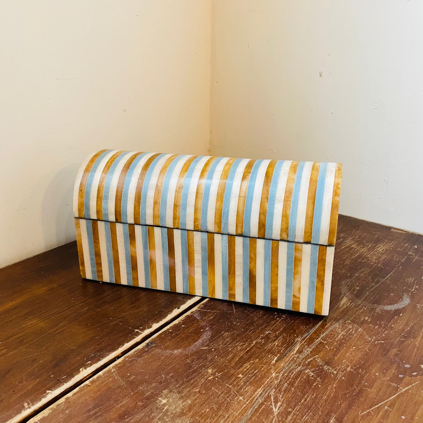 Daxton Arched Box