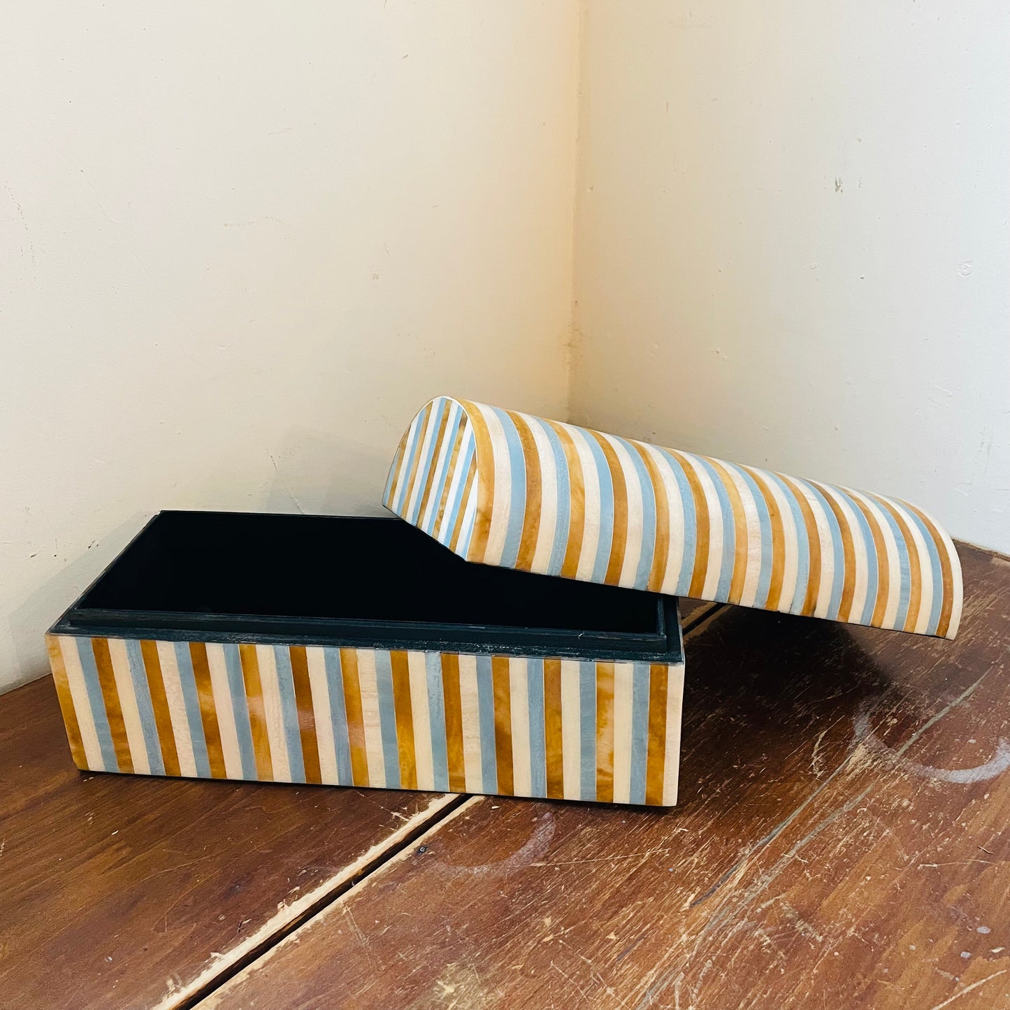 Daxton Arched Box